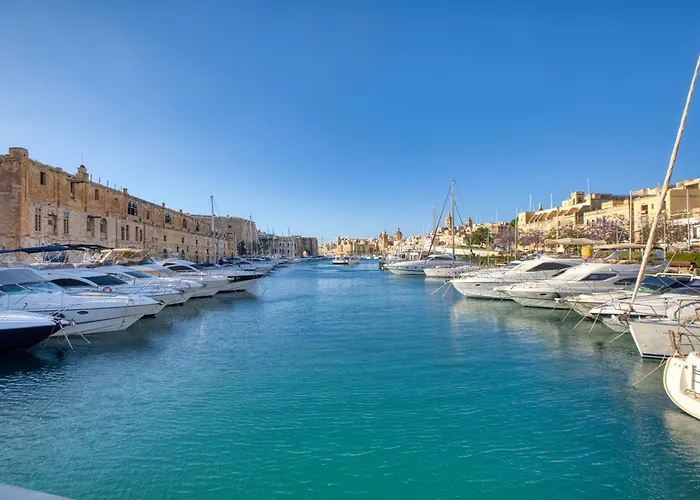 2 With Private Kitchenette At The New Casa Vittoria By Sf Homes شقة